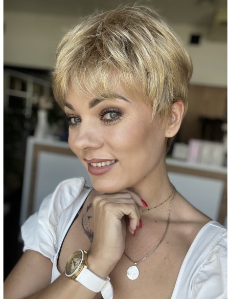 Holly Frosted Vanilla-Peruka z włosów syntetycznych NAH