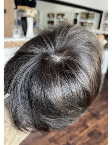 Mona-Brązowa krótka peruka z włosów naturalnych  z grzywką XS