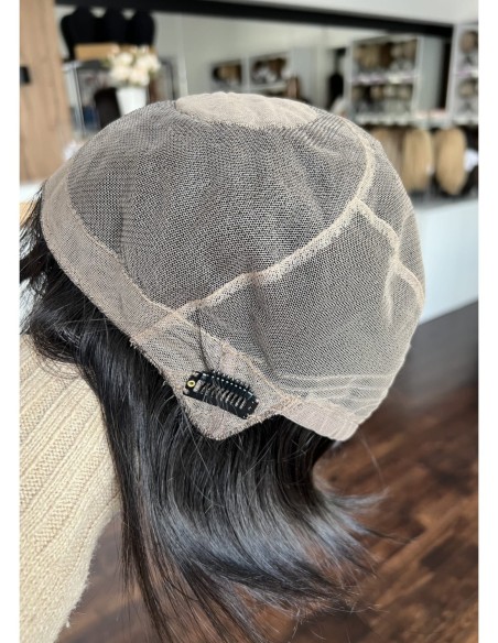 Mona-Brązowa krótka peruka z włosów naturalnych  z grzywką XS