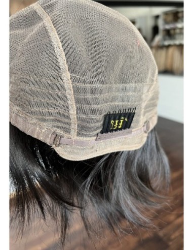 Mona-Brązowa krótka peruka z włosów naturalnych  z grzywką XS