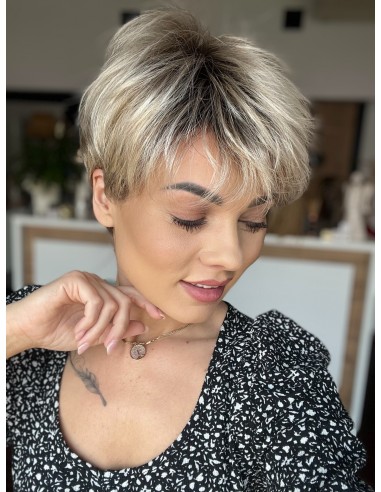 Holly Frosty Cream-Peruka z włosów syntetycznych NAH