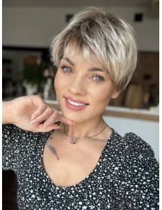 Holly Frosty Cream-Peruka z włosów syntetycznych NAH