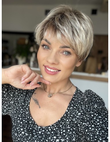 Holly Frosty Cream-Peruka z włosów syntetycznych NAH