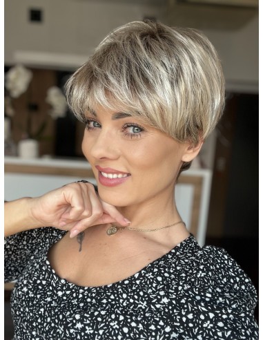 Holly Frosty Cream-Peruka z włosów syntetycznych NAH