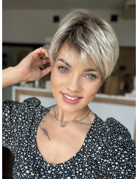 Holly Frosty Cream-Peruka z włosów syntetycznych NAH