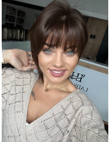 Ila K2 z grzywką+mikroskóra-Krótka peruka z włosów naturalnych