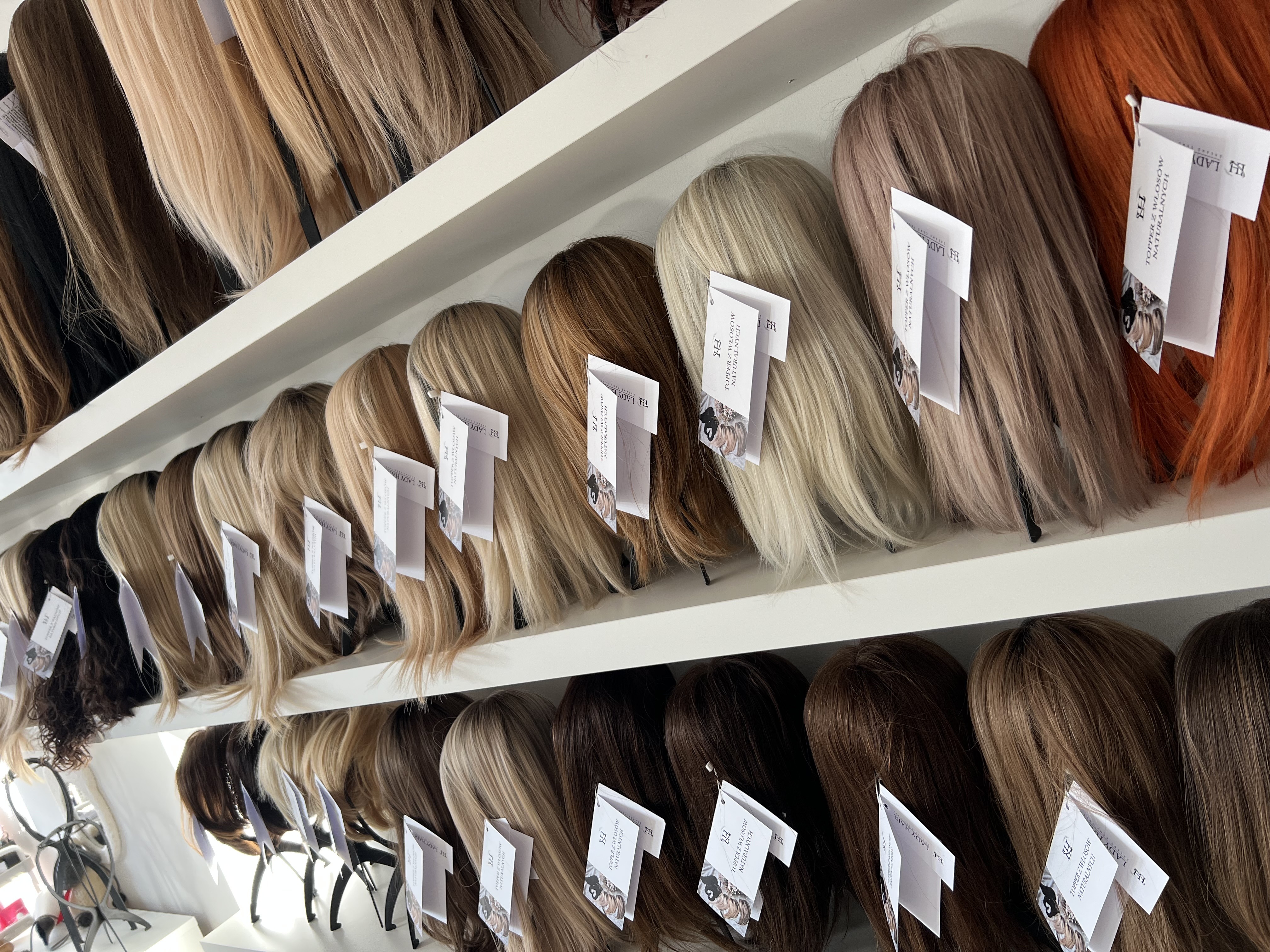 Nowoczesne peruki damskie